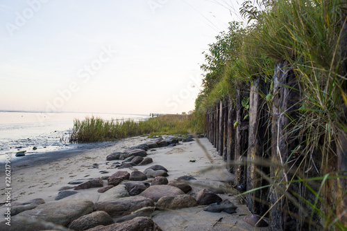 Eiderstrand am Fluss in Tönning