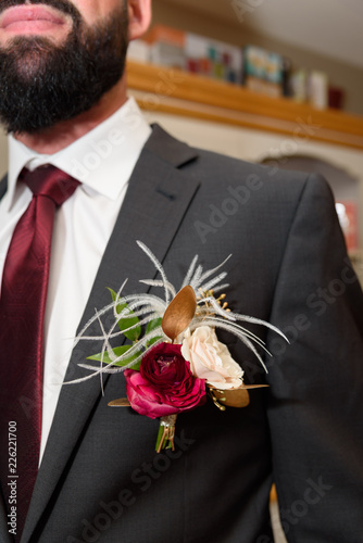 groom dreesed for wedding photo