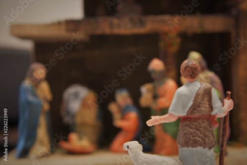 Firguras de adorno navideño del nacimiento en el portal de Belén