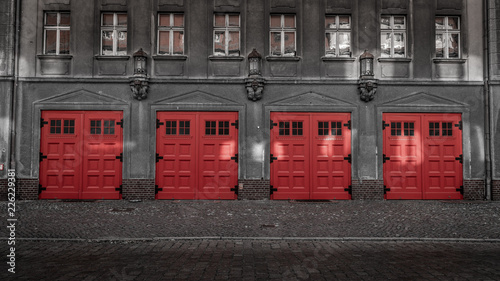 Feuerwehrgarage Colorkey, Feuerwehrauto nach dem Brand parken photo