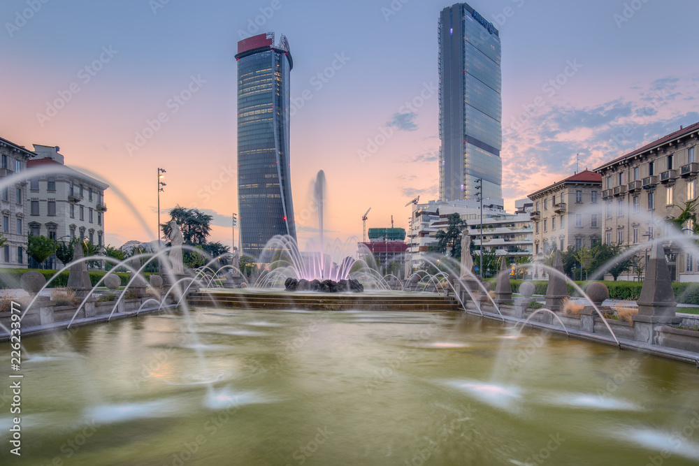 Fototapeta premium Generali Tower lub Hadid Tower, Giulio Cesare Square, Mediolan, Lombardia, Włochy
