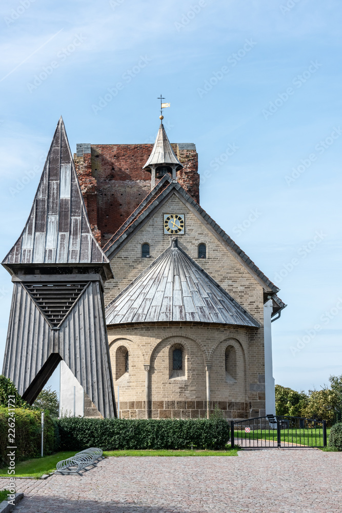 Alte & neue Kirche auf der Insel Pellworm