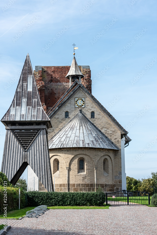 Alte & neue Kirche auf der Insel Pellworm Alte & neue Kirche auf der Insel Pellworm