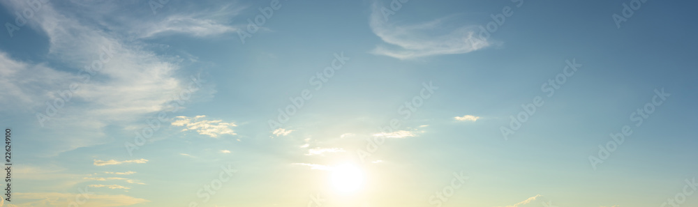 Fototapeta premium Panoramiczny widok zachód słońca niebo tło