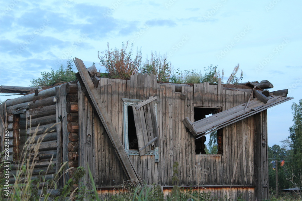 Fototapeta premium old abandoned house