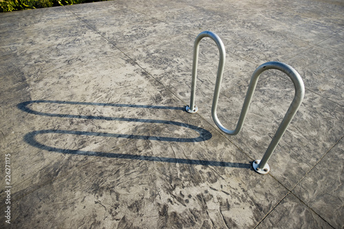Obraz na płótnie wave-style bike rack