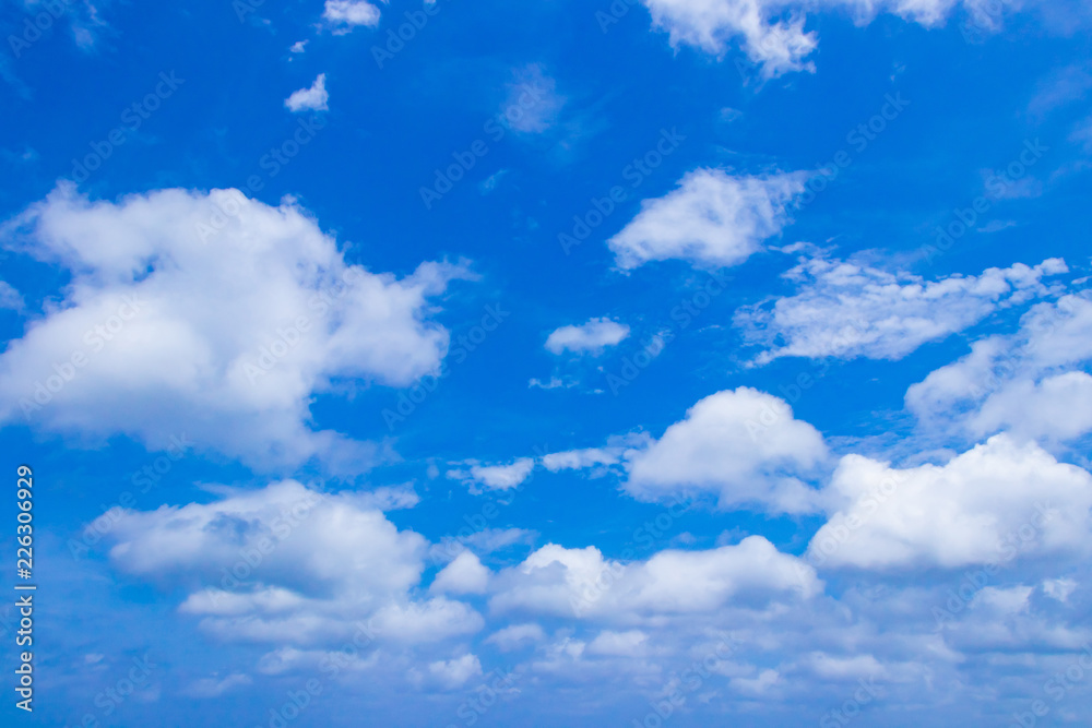 沖縄石垣島　夏の青空