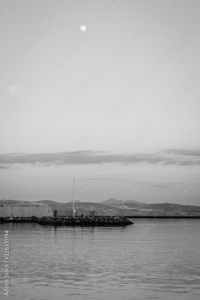 Fototapeta premium Saïdia marina with the moon