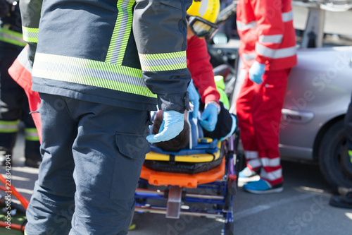 Schilderij op canvas Paramedics and firefighters in a rescue operation after a car crash