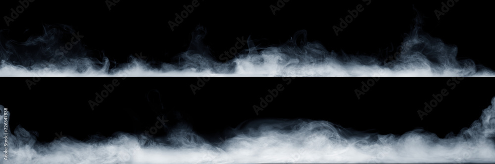 Plakat Panoramiczny widok abstrakcjonistyczny mgły lub dymu ruch na czarnym tle. Tło białe zachmurzenie, mgła lub smog.