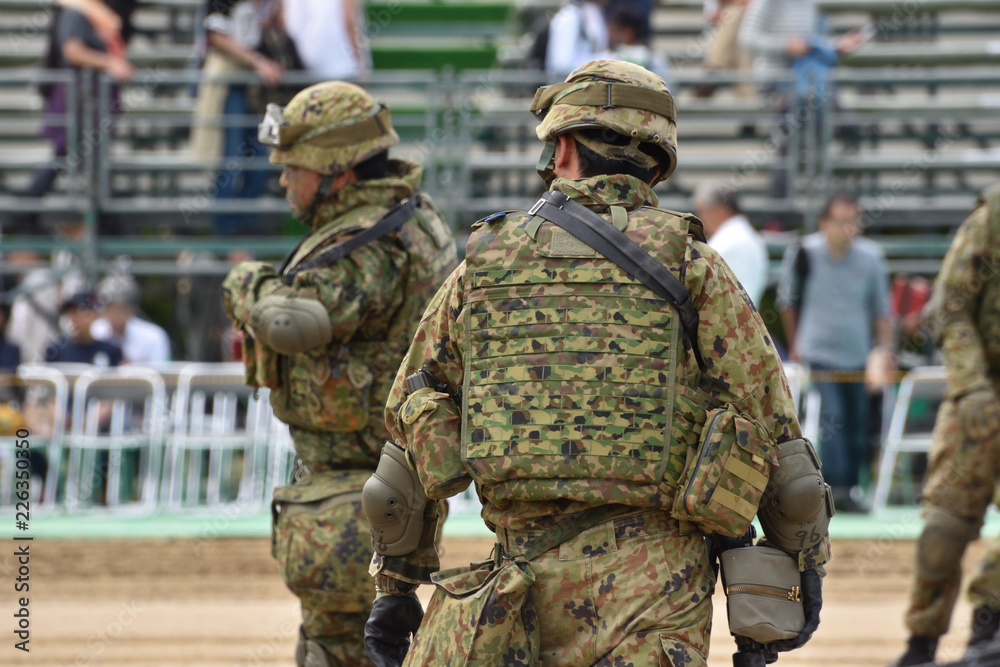 武装した自衛官 武装した自衛官