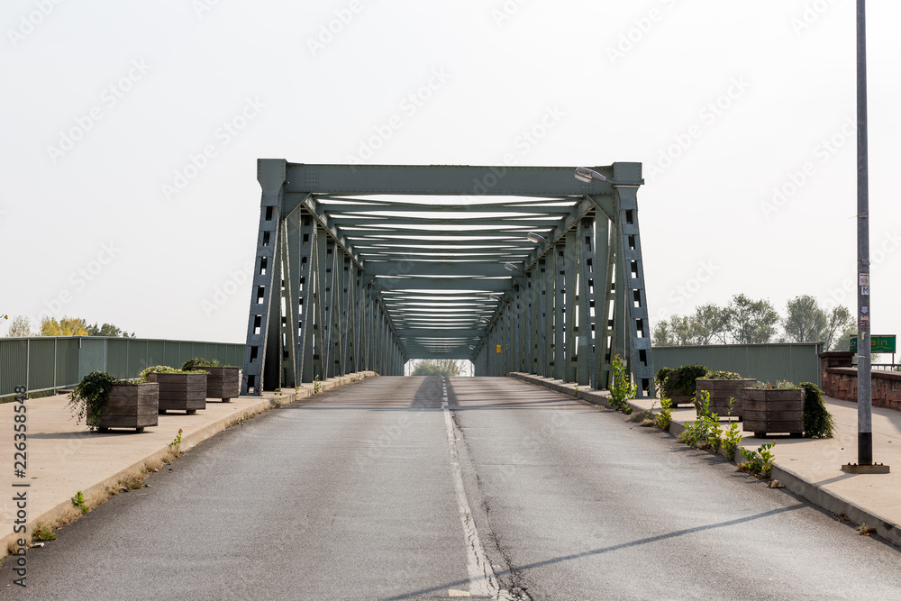 Fototapeta premium Kostheimer Brücke über den Main