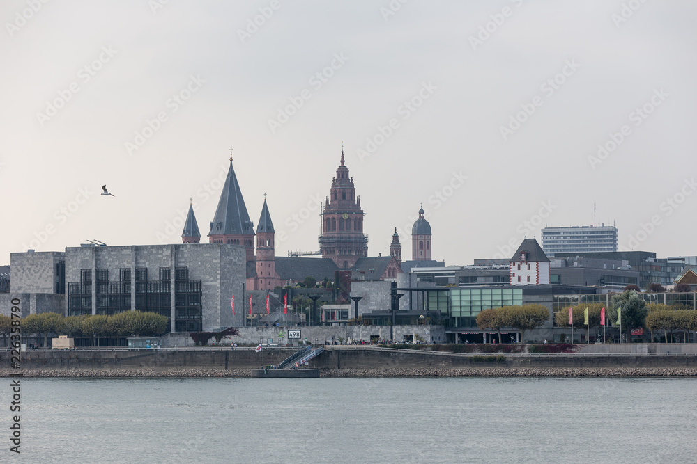 Fototapeta premium Skyline von Mainz am Rhein