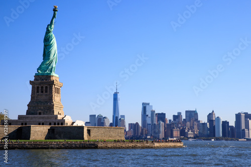 Statue de la liberté et Manhattan © aure50