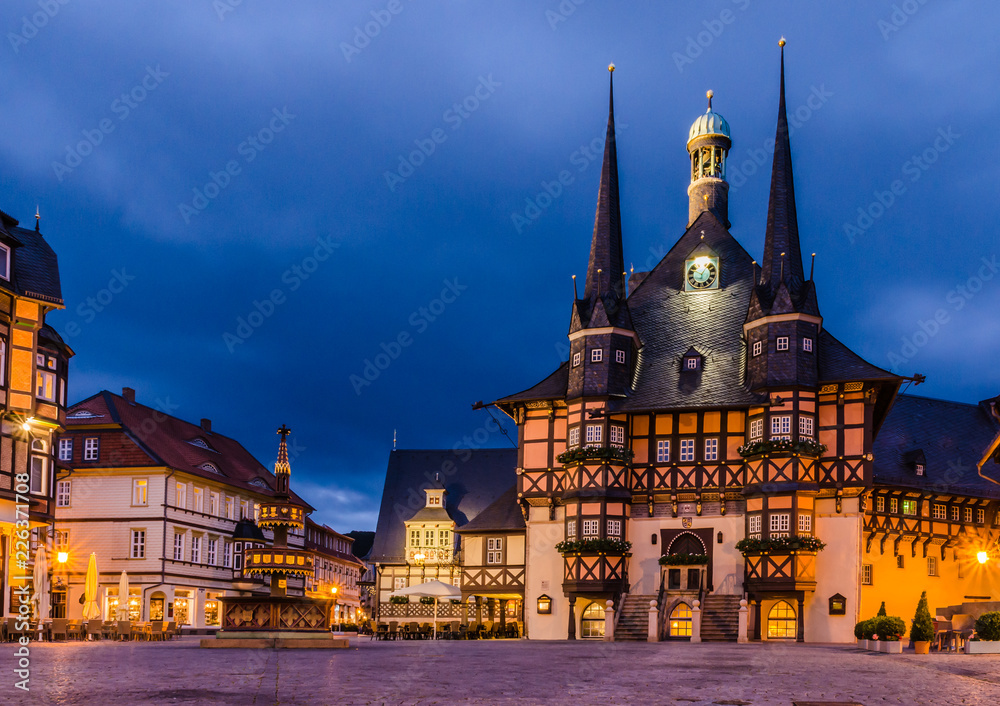 Obraz premium Blaue Stunde auf dem Marktplatz von Wernigerode