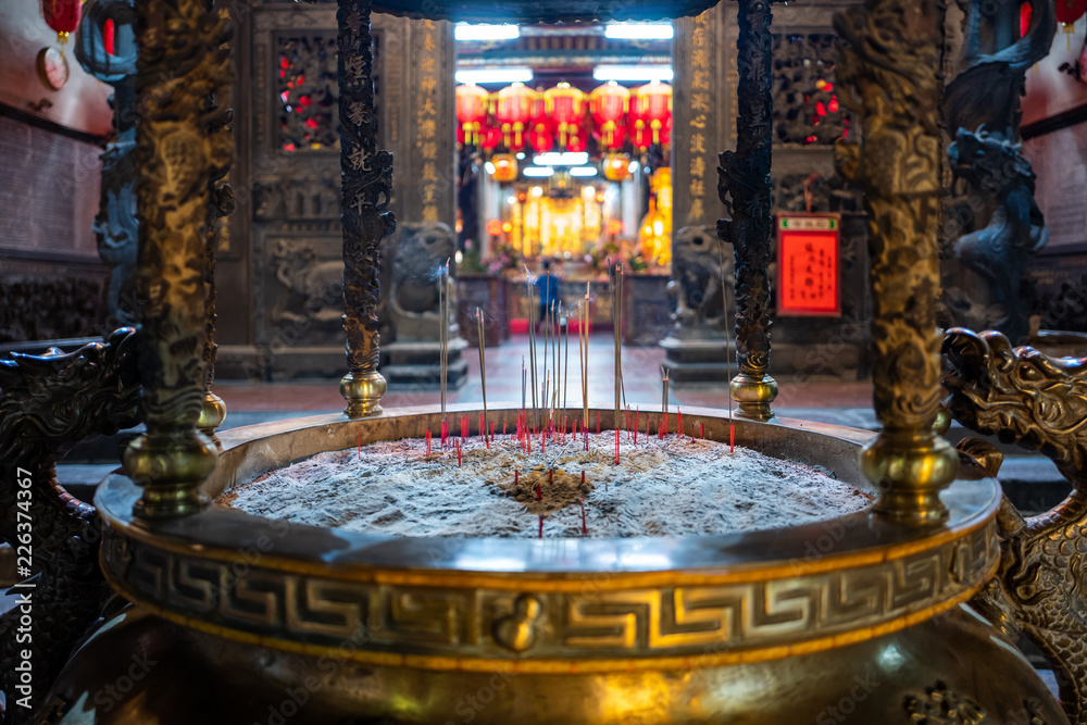 Fototapeta premium Smoke in a temple in Taipei, Taiwan