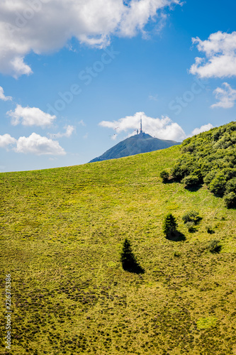 Randonnée au Puy Pariou  en Auvergne photo