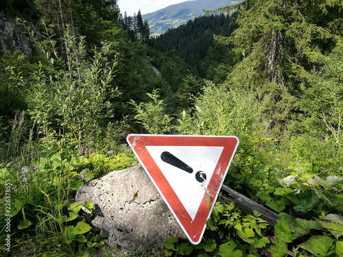 Umgefahrenes Verkehrszeichen am Pürschlingweg mit Blick ins Tal in den Ammergauer Alpen im Sommer in Unterammergau bei Oberammergau und Garmisch-Partenkirchen im Pfaffenwinkel in Oberbayern photo