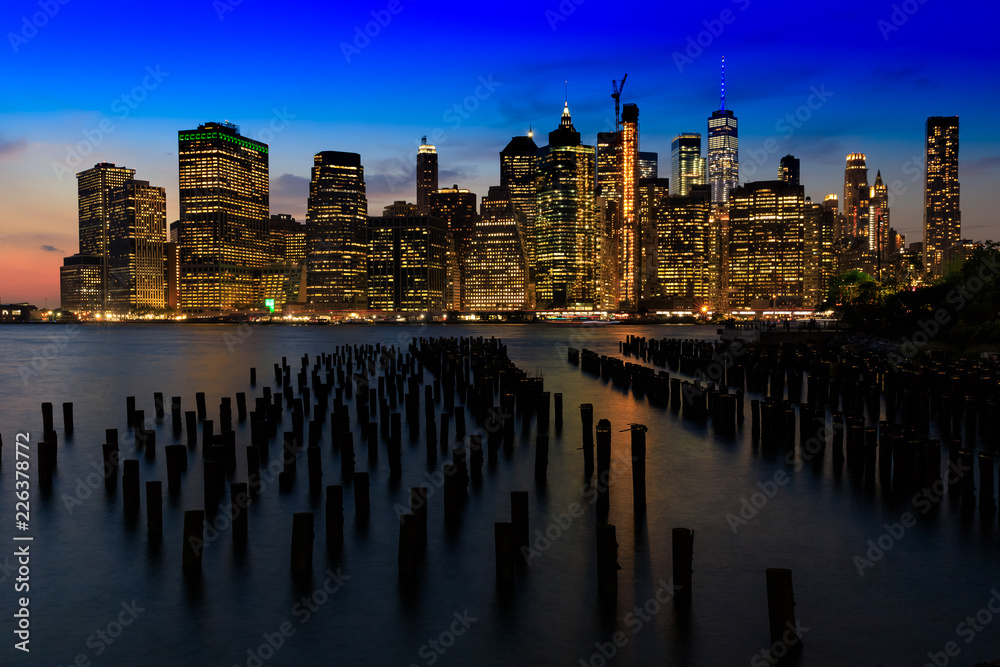 Vue de nuit de Manhattan depuis Brooklyn, New York, Etats-Unis