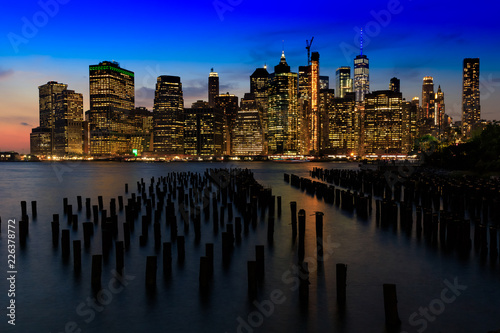 Vue de nuit de Manhattan depuis Brooklyn  New York  Etats-Unis 
