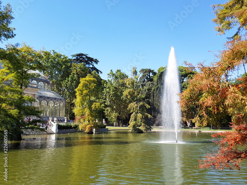 Wallpaper Mural Palais de Cristal - Parc du Retiro à Madrid - Espagne Torontodigital.ca