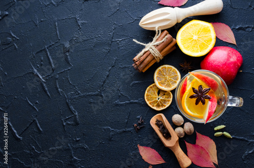 Cuadro en lienzo Autumn mulled wine