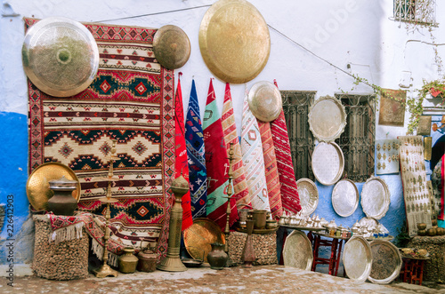 handmade crafts selling in chefchaouen © Oubaid