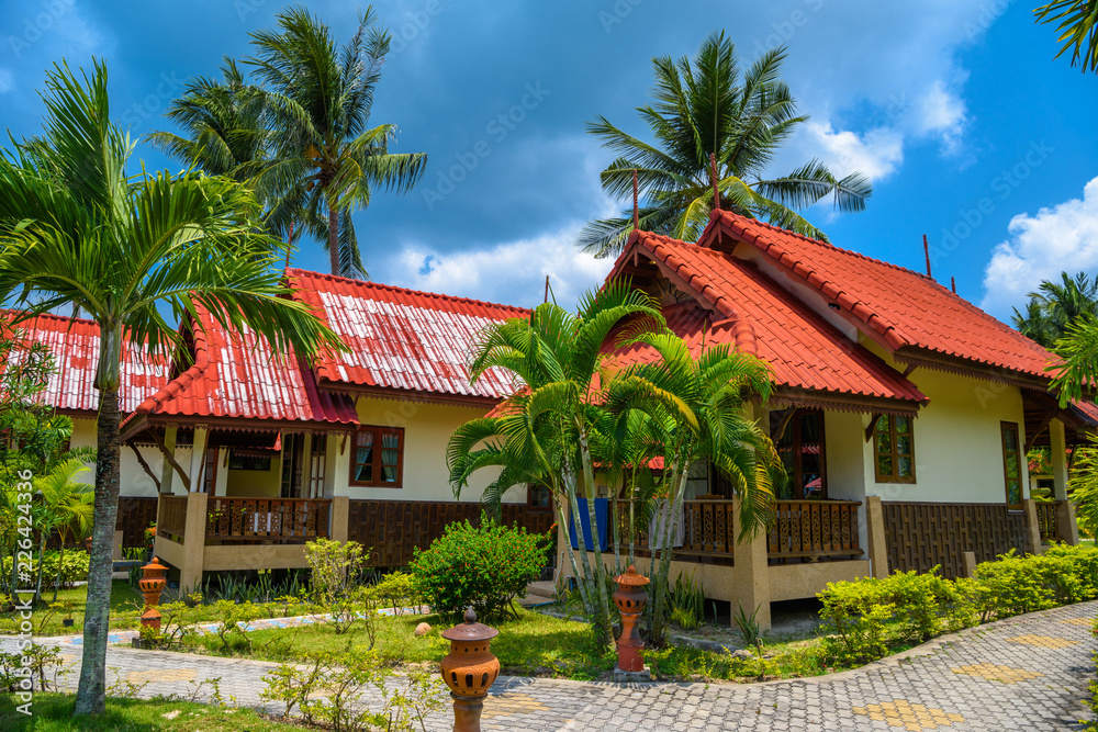 Bungalows with red roof, Haad Yao beach, Koh Phangan island, Sur