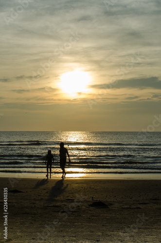 Beach sunrise © jaamsoftware