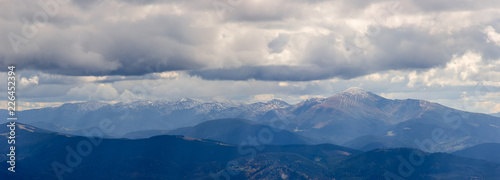 Mountain range Chornohora in the Carpathian Mountains, Ukraine © An-T