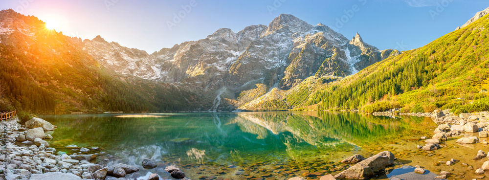 Photographie Tatra National Park, a lake in the mountains at the dawn of  the sun - Acheter-le sur Europosters.fr