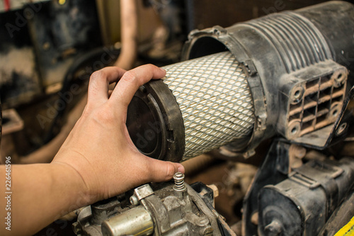 Air filter of forklift truck