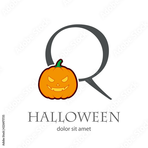 Logotipo Q con calabaza de Halloween
