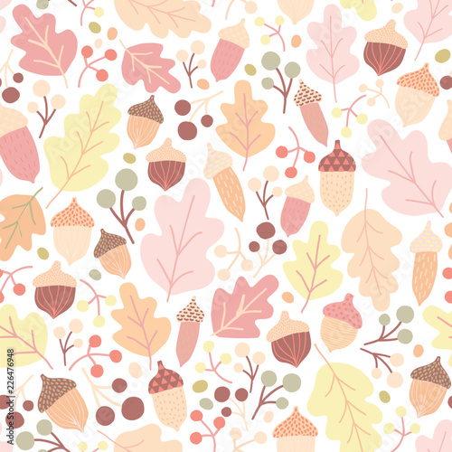 Autumn seamless pattern with fallen oak leaves, acorns, berries on white background
