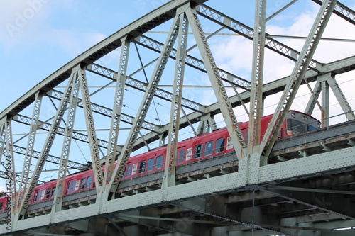 日本 愛知県犬山市 橋と電車 © apon