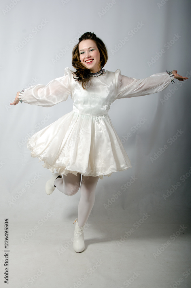 Naklejka premium beautiful girl in the Studio