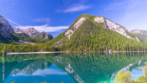 Fototapeta Naklejka Na Ścianę i Meble -  lake in mountains (Pragser Wildsee)