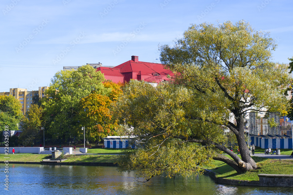 Obraz premium Autumn view of Lower lake of Kaliningrad