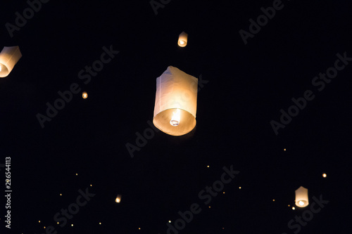 Loi Krathong - das Lichterfest in Chiang Mai, Thailand photo