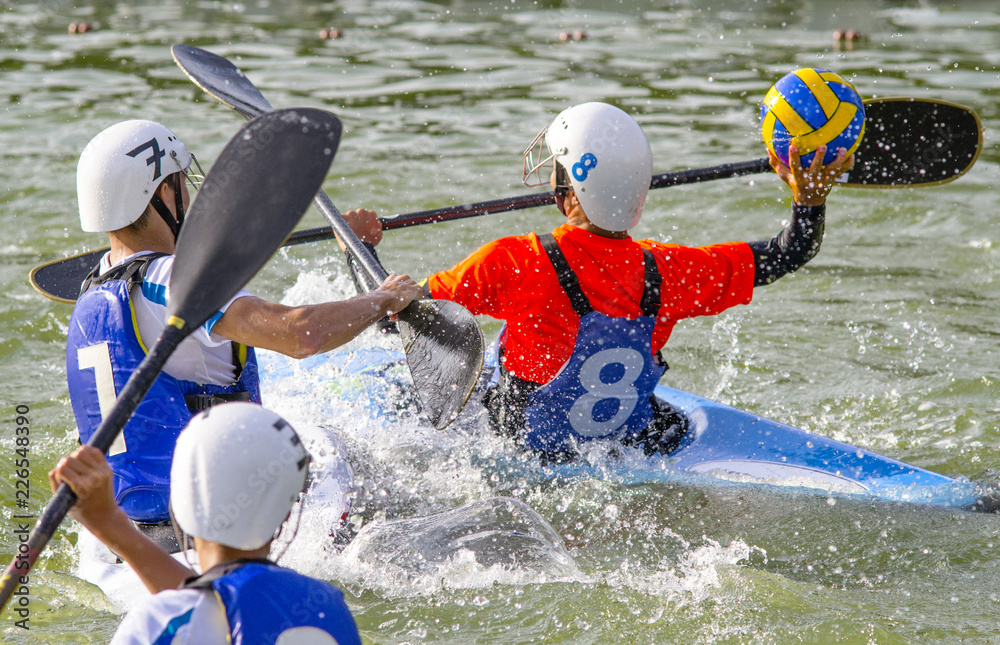 Foto Stock partita di canoe polo Adobe Stock