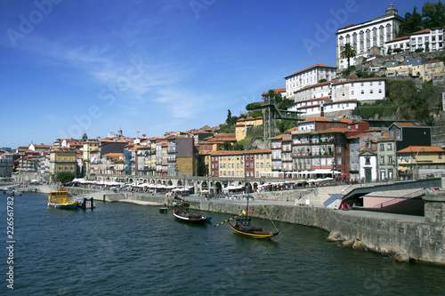 Vistas de la ciudad de Oporto desde el puente Luís I