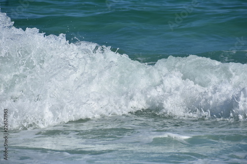 Ocean waves breaking © Josie Photography