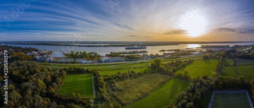 Photos Wedel bei Sonnenuntergang, Luftaufnahme