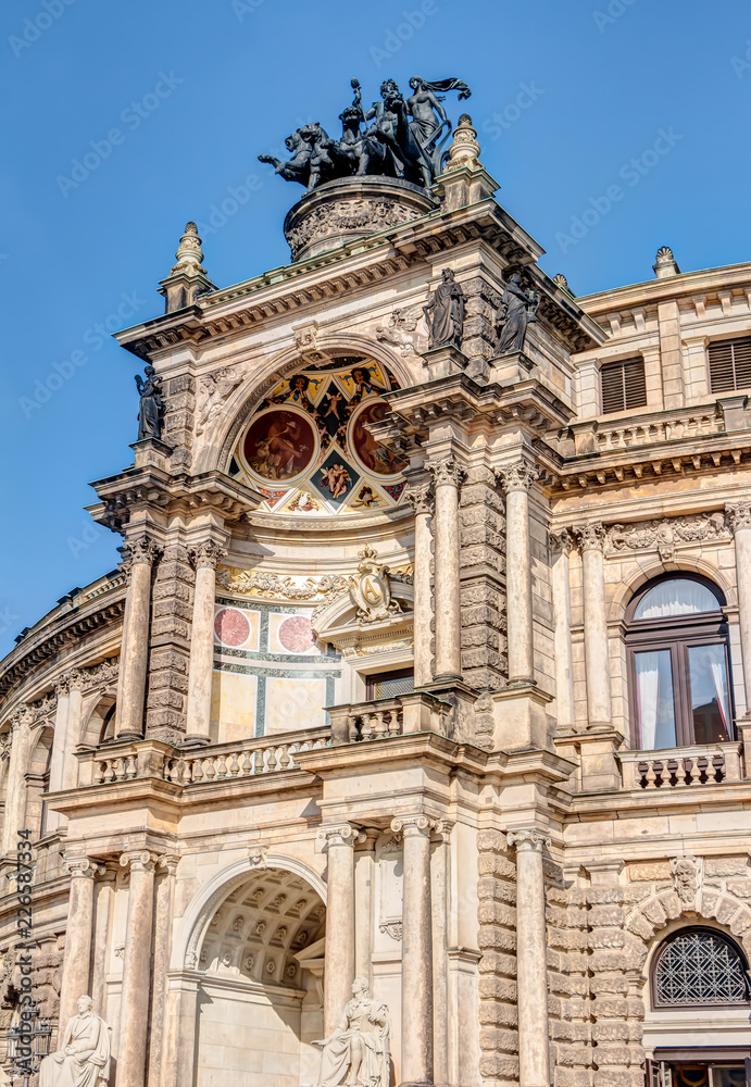 Eingangsportal der Semperoper in Dresden - Detailaufnahmen