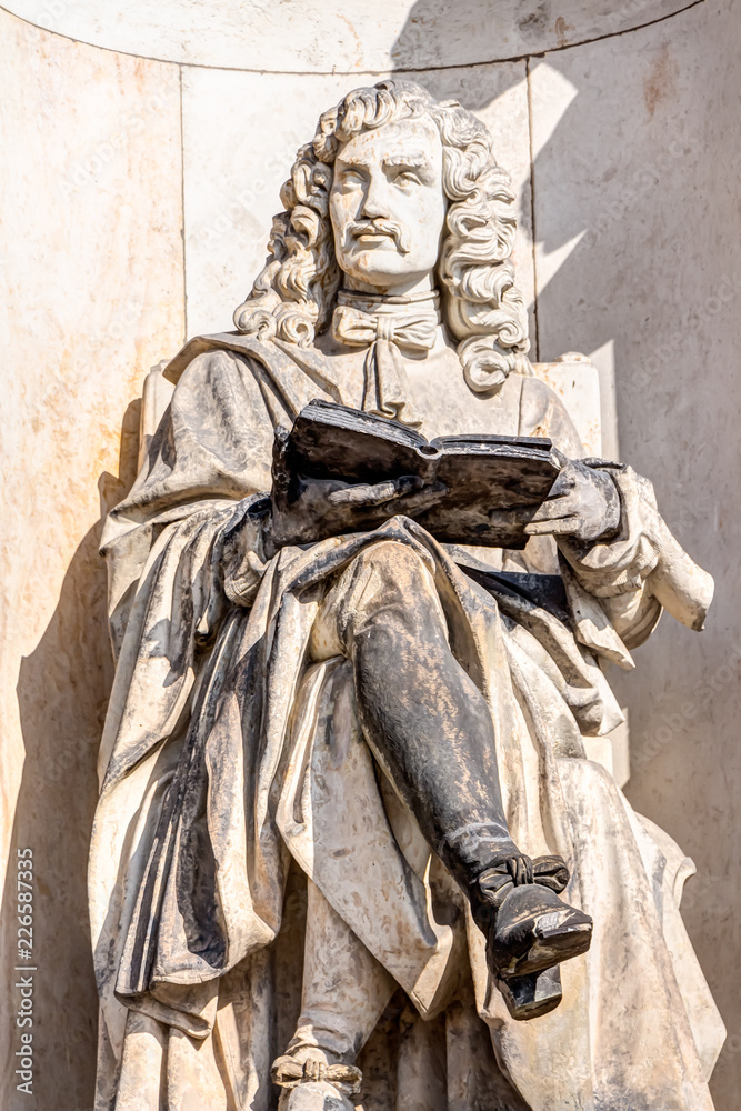 Fototapeta premium Statue an der Semperoper Dresden