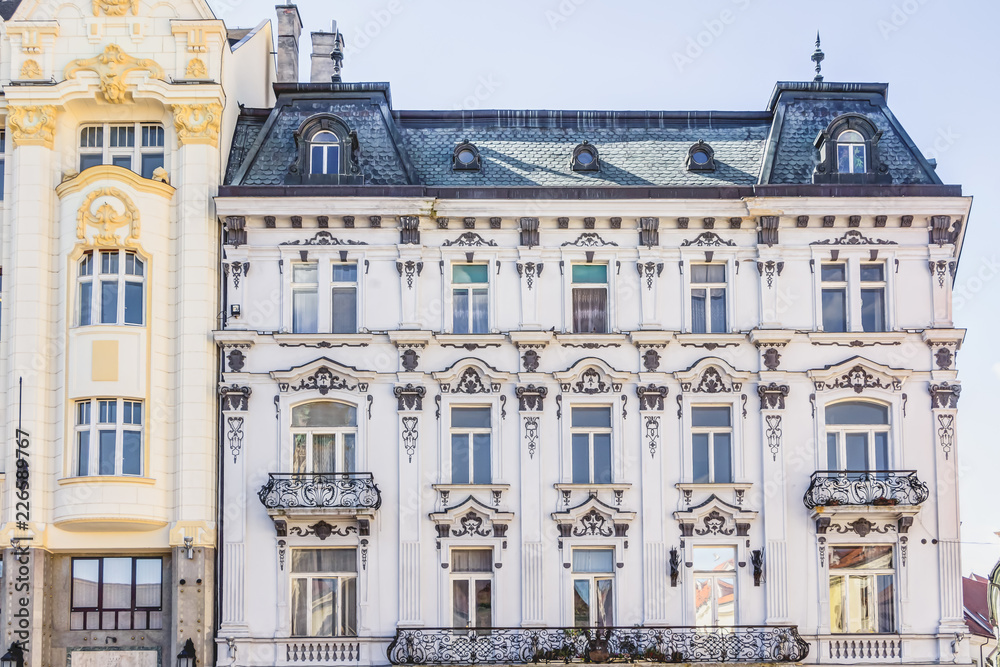 Dekorative Häuserfassade im Barock-Baustil