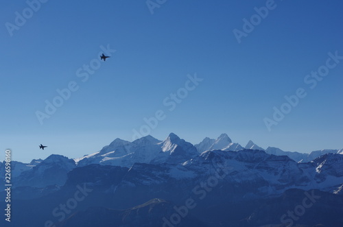 Duesenjet, Berge, Alpen, Schweiz © Edith