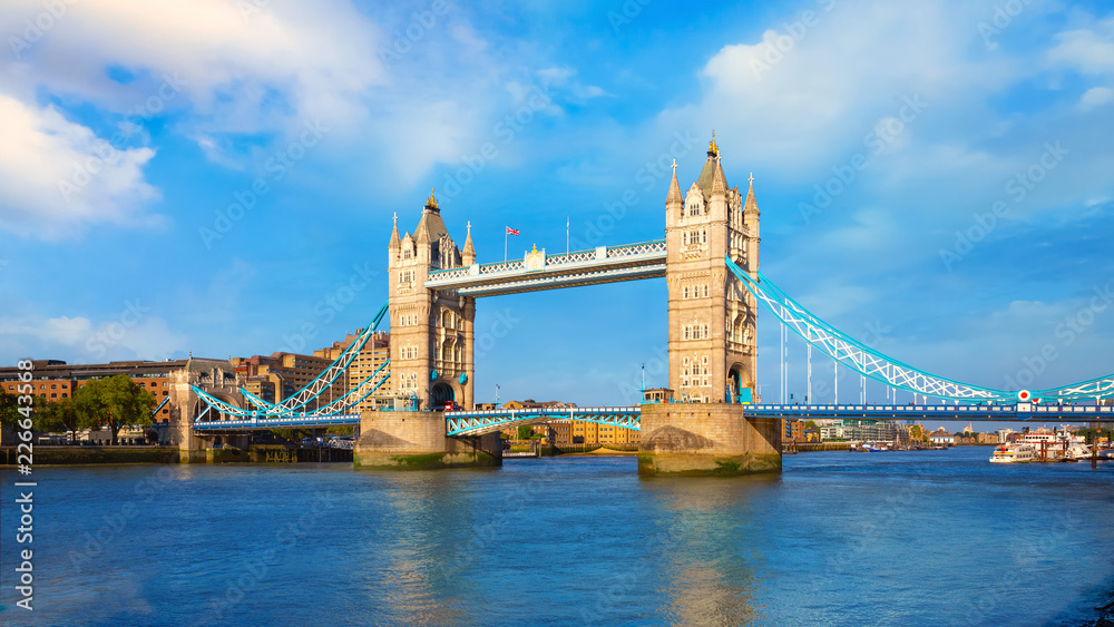 Obraz premium Tower bridge crosses the River Thames in London, UK