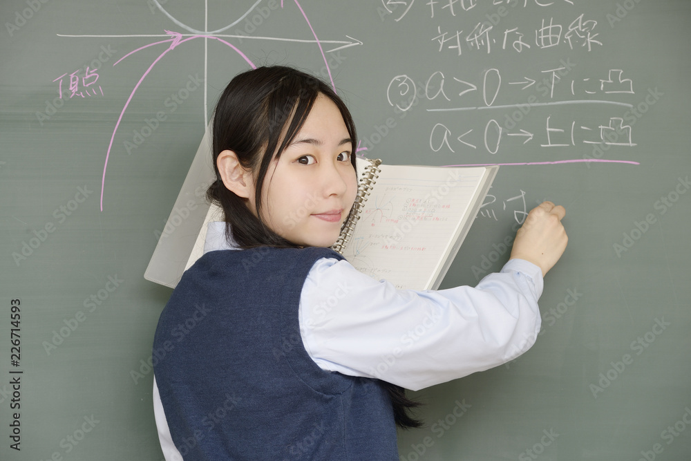 黒板に数式を書く女子高生 Stock Photo Adobe Stock