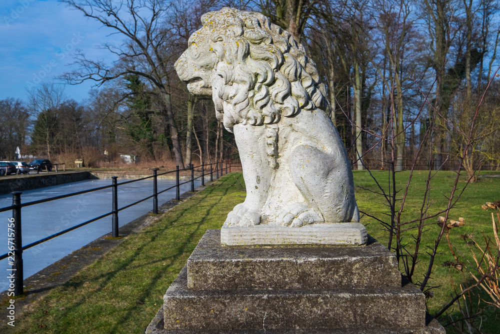 Obraz premium Steinerner Löwe